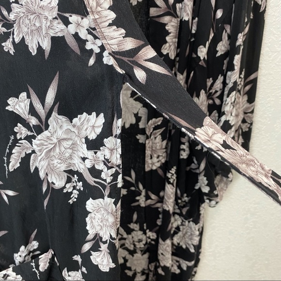 Spiritual Gangster Maya Floral Kimono Style Robe - Picture 6 of 13